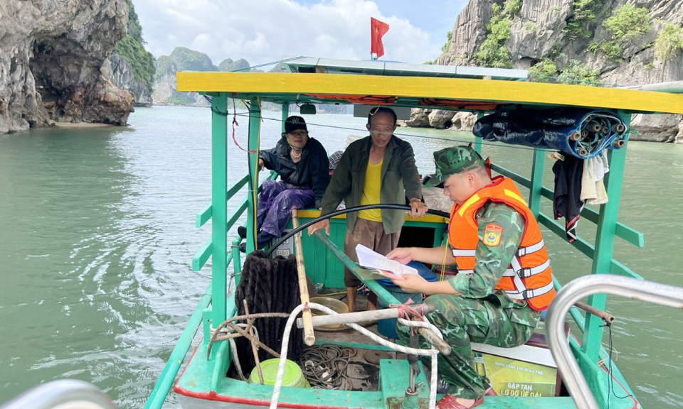 2 ngày phát hiện, xử lý 6 phương tiện hoạt động trái phép trên Vịnh Hạ Long