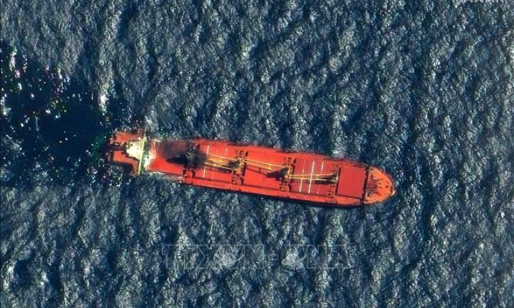 Houthi tiếp tục tấn công tàu thương mại trên Biển Đỏ và Biển Arab