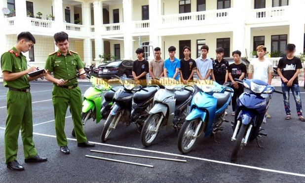 Triệu tập nhóm thanh niên cầm dao, tuýp sắt gây thương tích người đi đường ở Ninh Bình