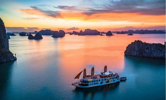 Quang Ninh sees tourism boom as summer starts