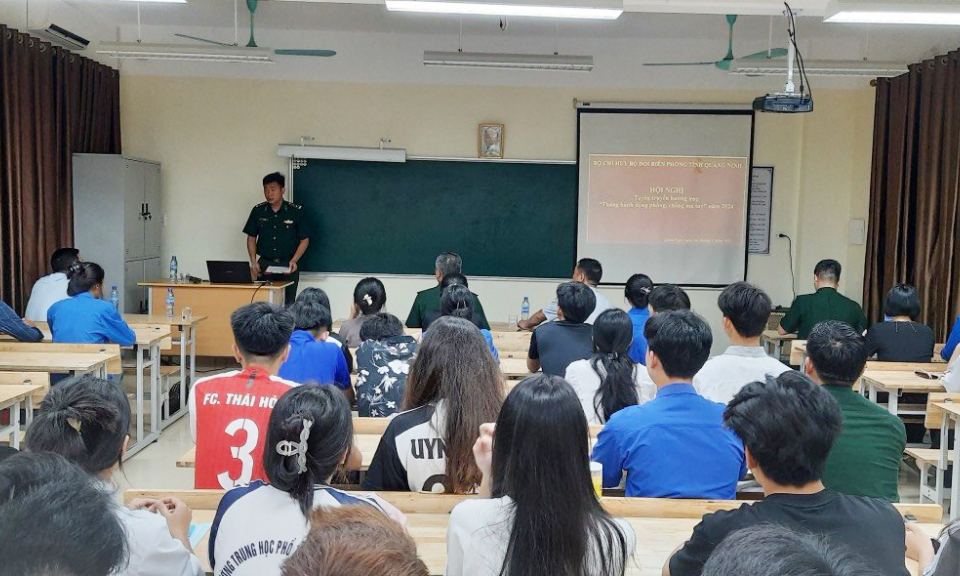 Tuyên truyền về phòng chống ma túy cho giáo viên, học sinh xã đảo Quan Lạn