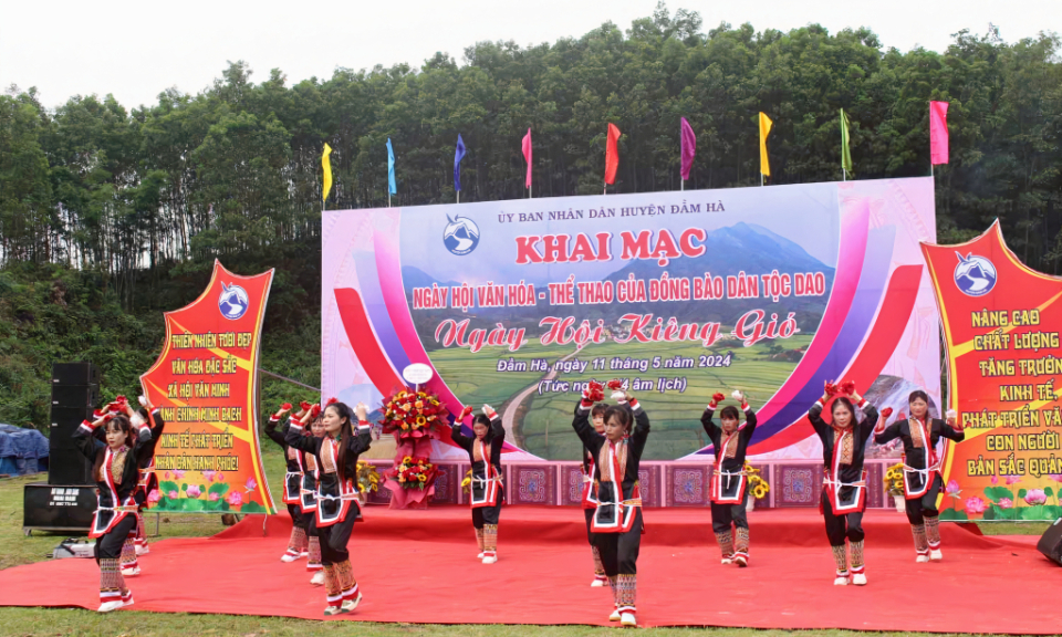 Xây dựng văn hóa, con người Quảng Ninh phát triển toàn diện