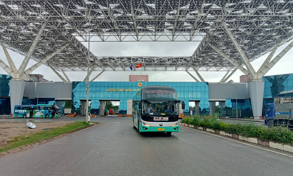 中国南宁—越南下龙国际直达客运线路正式开通