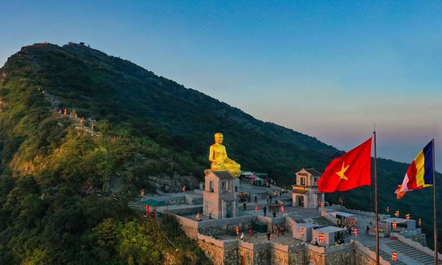 The sacred land of Yen Tu 