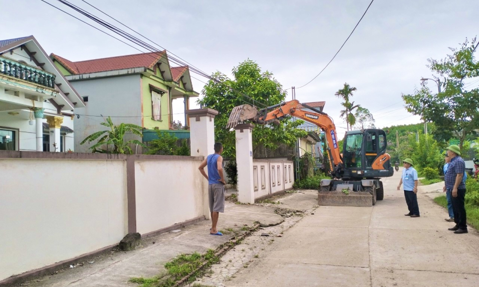 Hải Hà: Nhiều hộ dân tự nguyện hiến đất làm đường nông thôn mới