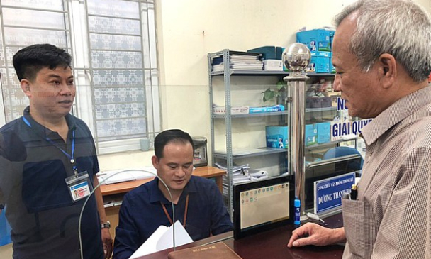 Cán bộ chờ đủ tuổi nghỉ hưu được hưởng chính sách gì?