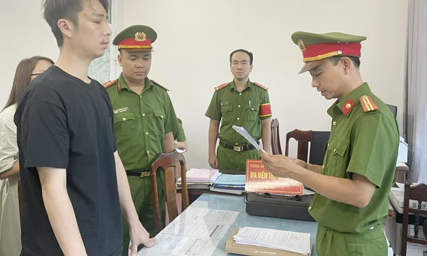 Khởi tố, bắt tạm giam người nước ngoài điều khiển xe máy gây tai nạn chết người