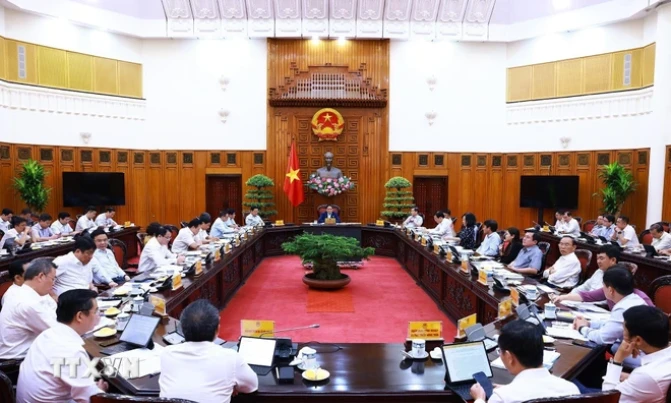 "Phấn đấu tăng trưởng đạt cận trên, lạm phát ở cận dưới so với mục tiêu"