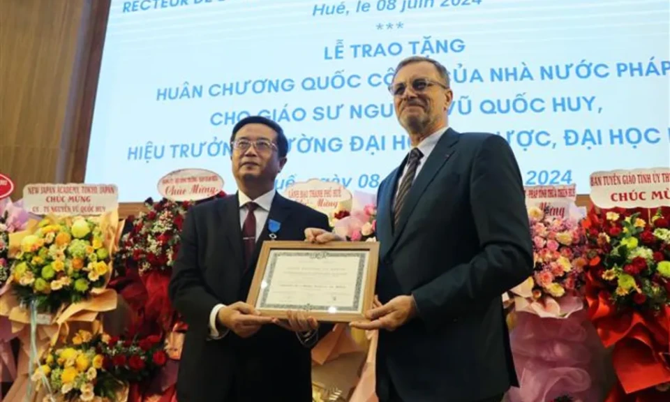 Vietnamese professor honoured with French order of merit