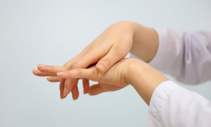 7 biểu hiện cho thấy cơ thể thiếu canxi cần bổ sung