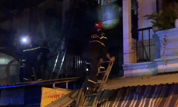 Cháy nhà dân trong đêm, kịp thời giải cứu 5 người thoát ra ngoài an toàn