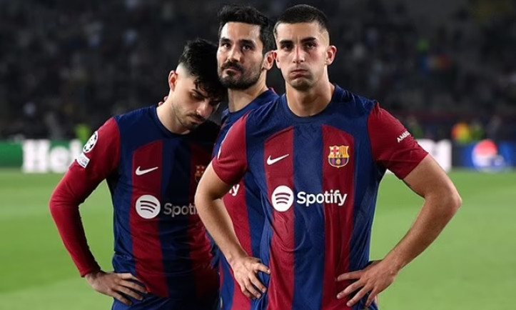 Báo động đỏ tài chính 110 triệu, Barca không thể đăng ký 9 cầu thủ