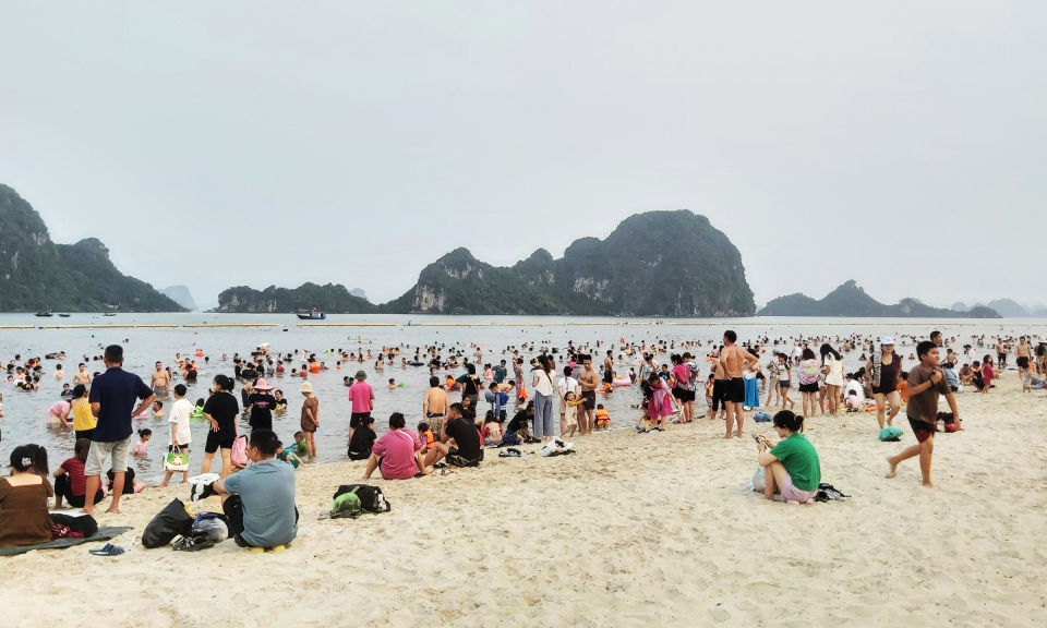 广宁省进入夏季旅游旺季