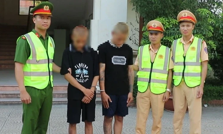 Bắt giữ 2 đối tượng dùng dao chặn đường cướp tài sản ở Nghệ An