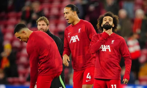 Liverpool ra quyết định gây choáng với Van Dijk