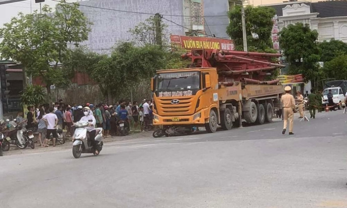 Xe bồn tông trúng ba ông cháu