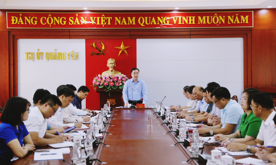 Phó Bí thư Tỉnh ủy Đặng Xuân Phương làm việc với Thị ủy Quảng Yên