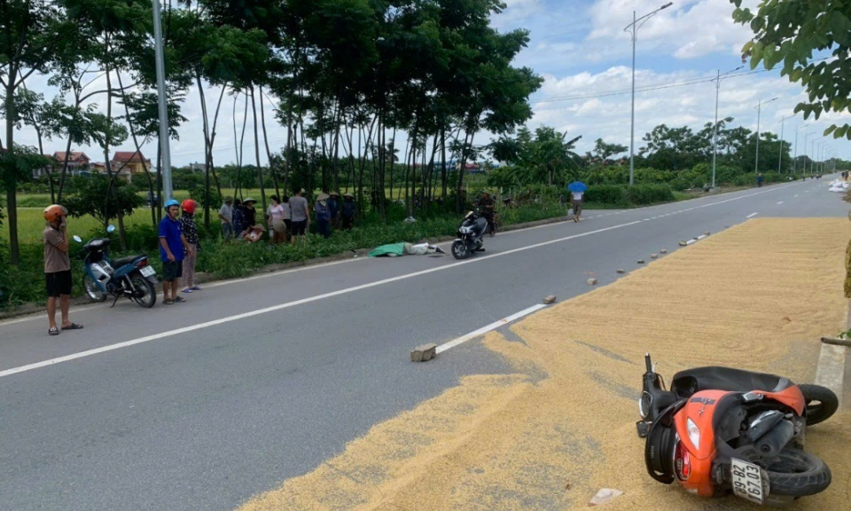 Tai nạn ở đoạn đường dân phơi thóc, 2 người bị thương nặng