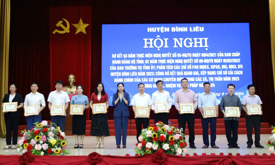 Bình Liêu: Công bố kết quả xếp hạng chỉ số CCHC của các cơ quan chuyên môn, UBND các xã, thị trấn năm 2023