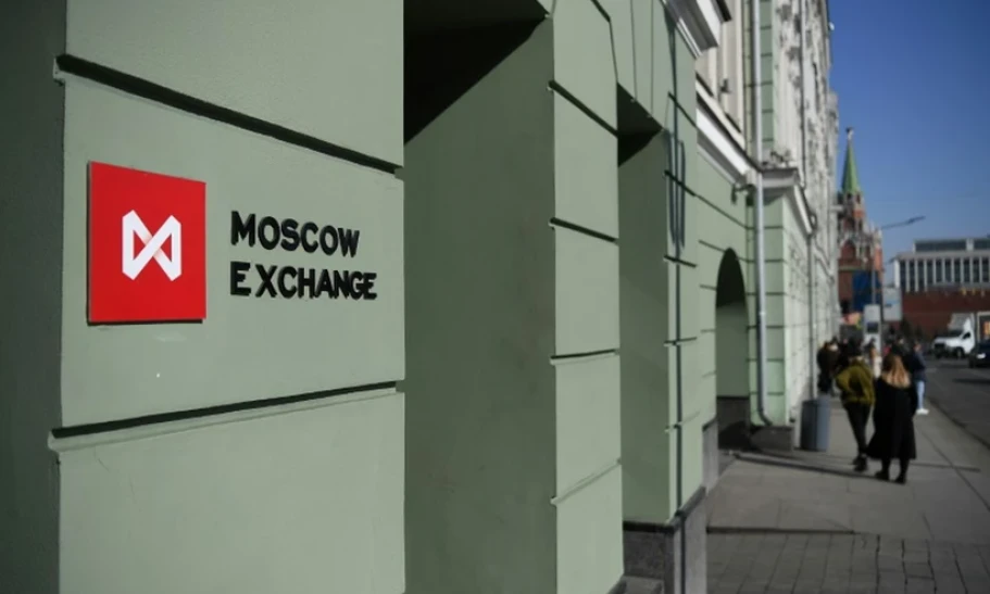 Thị trường chứng khoán Nga đình chỉ giao dịch bằng USD và euro