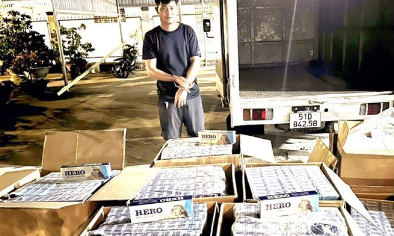 Bắt quả tang đối tượng chở 13.000 gói thuốc lá nhập lậu vào Long An
