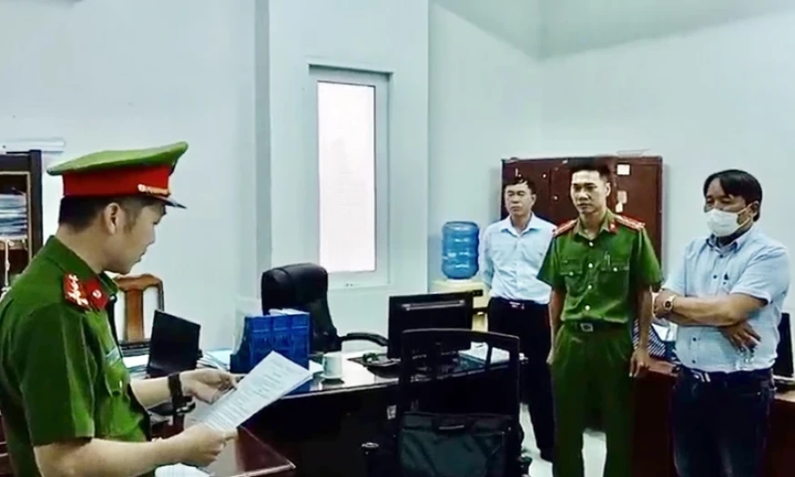 Khởi tố, bắt tạm giam nguyên Giám đốc chi nhánh Văn phòng Đăng ký đất đai thị xã Vĩnh Châu (Sóc Trăng)