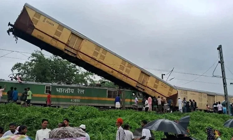 Tai nạn đường sắt nghiêm trọng tại Ấn Độ, ít nhất 5 người thiệt mạng
