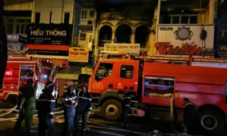 Cháy nhà hai tầng ở TP Hồ Chí Minh, 1 phụ nữ được cứu thoát