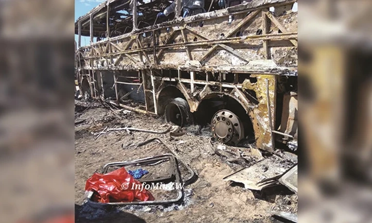 Zimbabwe: Xe buýt bốc cháy khi đang di chuyển khiến 8 người thiệt mạng