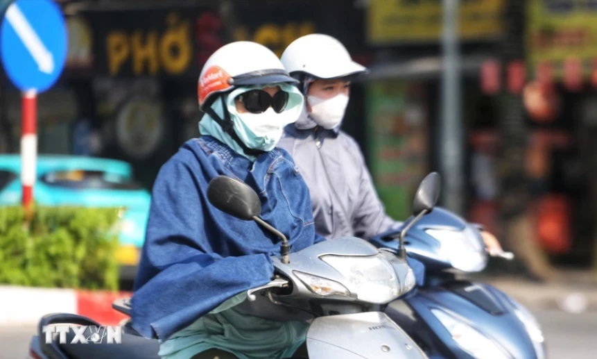 Phía Đông Bắc Bộ ngày nắng, chiều tối và đêm có mưa rào và dông vài nơi