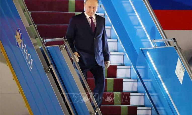 Tổng thống LB Nga Vladimir Putin bắt đầu chuyến thăm cấp Nhà nước tới Việt Nam