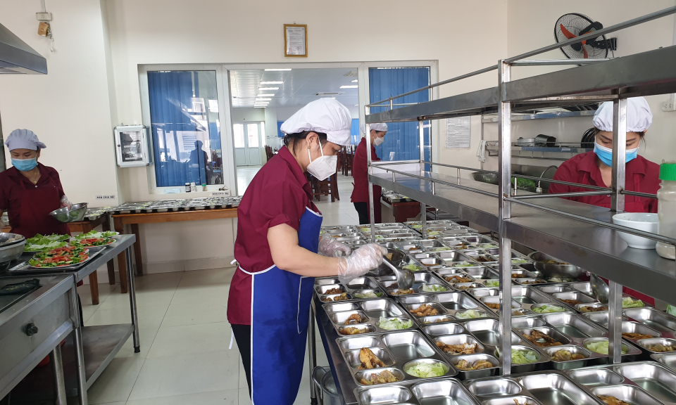 Nâng chất lượng bữa ăn ca cho người lao động