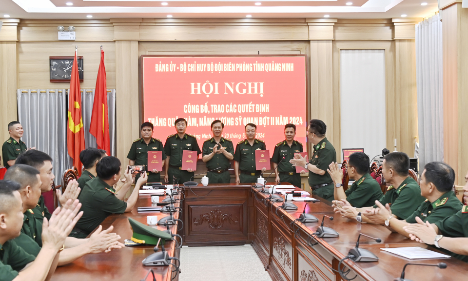 BĐBP tỉnh: Trao quyết định thăng quân hàm, nâng lương sĩ quan lần 2 năm 2024