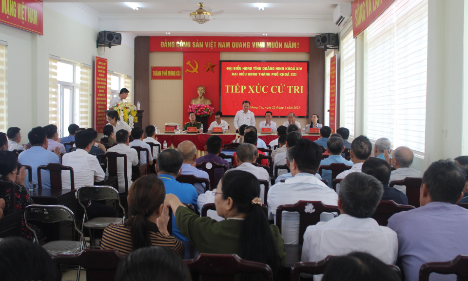 Đồng chí Cao Tường Huy, Phó Bí thư Tỉnh ủy, Chủ tịch UBND tỉnh tiếp xúc cử tri tại TP Móng Cái