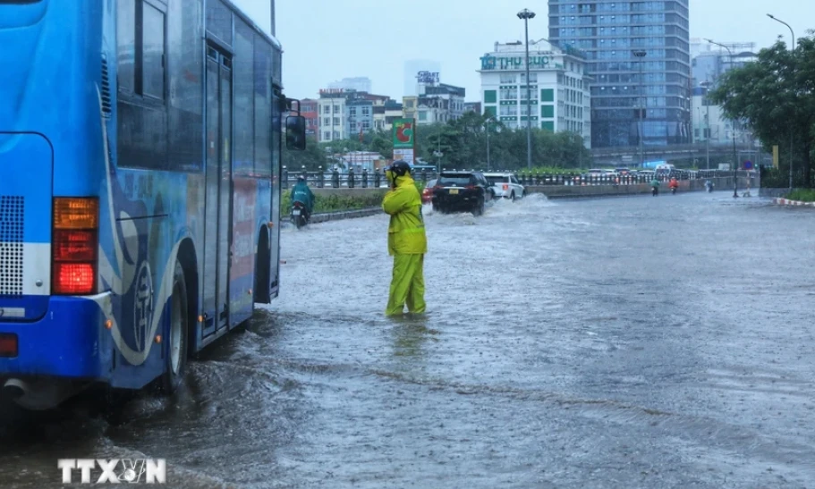 Đông Bắc Bộ nhiều mây, ngày có mưa rào và dông rải rác, cục bộ có mưa to