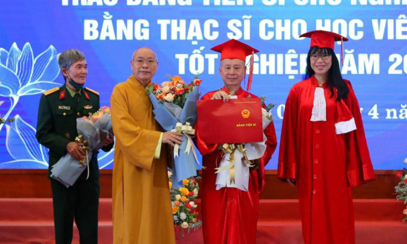 Xôn xao bằng tiến sĩ của thượng tọa Thích Chân Quang được cấp trong 2 năm, nhà trường nói gì?