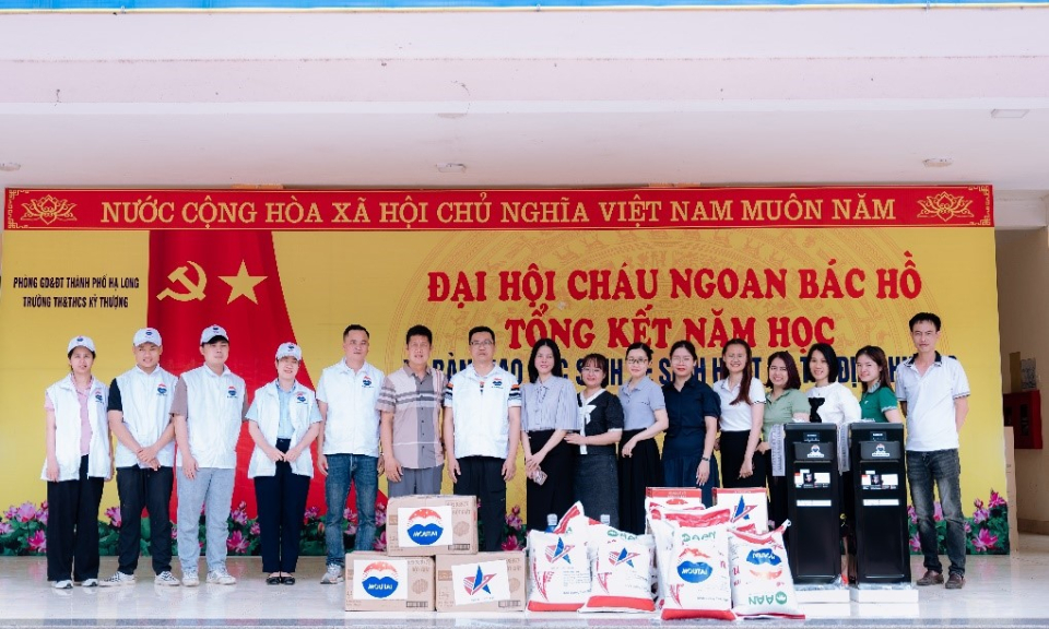 Doanh nghiệp thăm, tặng quà cho học sinh các trường nội trú, bán trú trên địa bàn TP Hạ Long