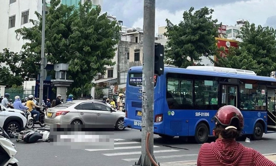 Xe buýt cán tử vong người phụ nữ ở cửa ngõ sân bay Tân Sơn Nhất