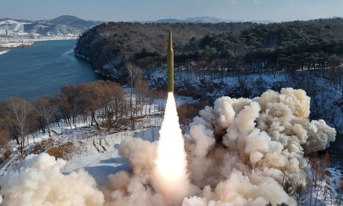 Triều Tiên phóng tên lửa đạn đạo ra biển