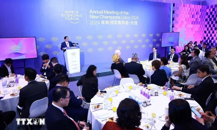 Thủ tướng Phạm Minh Chính đối thoại với các tập đoàn lớn của WEF