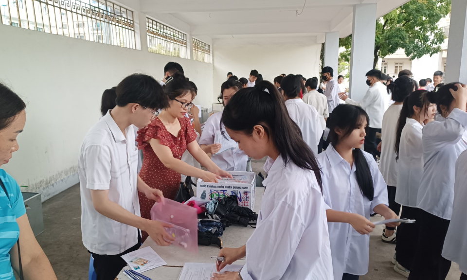 Hôm nay (27/6), 18.000 sĩ tử của Quảng Ninh chính thức bước vào Kỳ thi tốt nghiệp