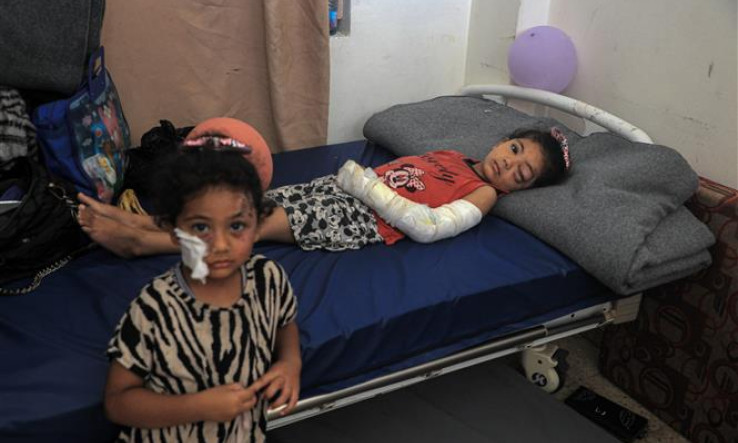 Bi kịch trẻ em Gaza chết đói trong vòng tay mẹ