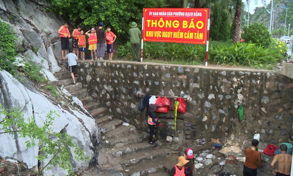 TP Hạ Long: Siết chặt quản lý bãi tắm tự phát