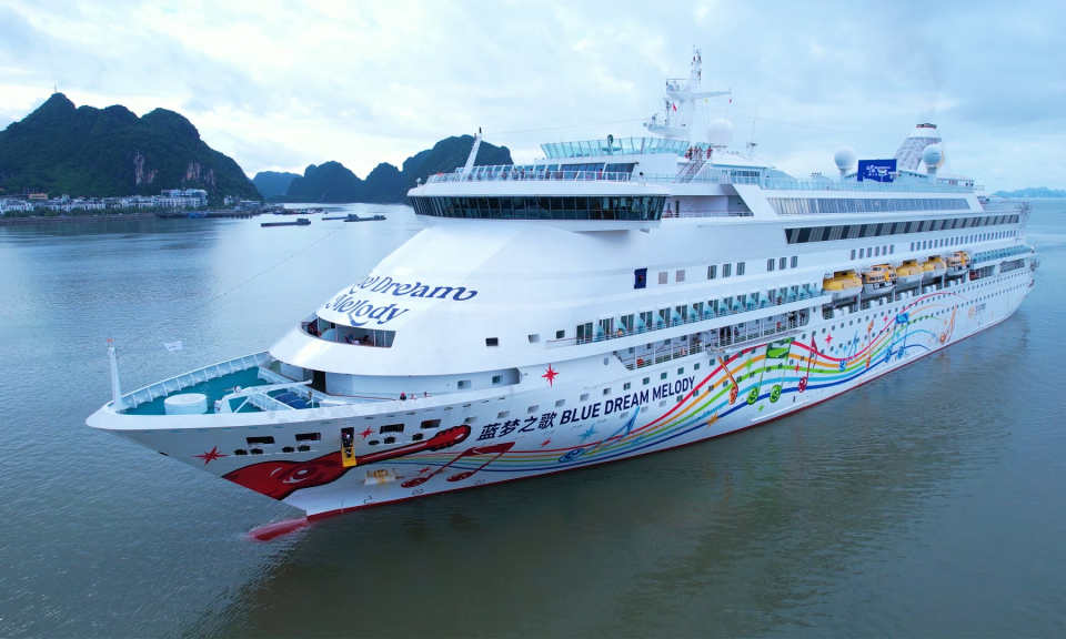 Trên 630 khách du lịch tàu biển quốc tế đến Hạ Long