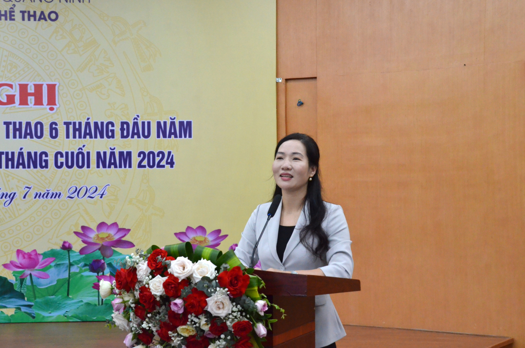 Đồng chí Nguyễn Thị Hạnh, Phó Chủ tịch UBND tỉnh ghi nhận và biểu dương những thành tích ngành văn hóa - thể thao đã đạt được trong thời gian qua.