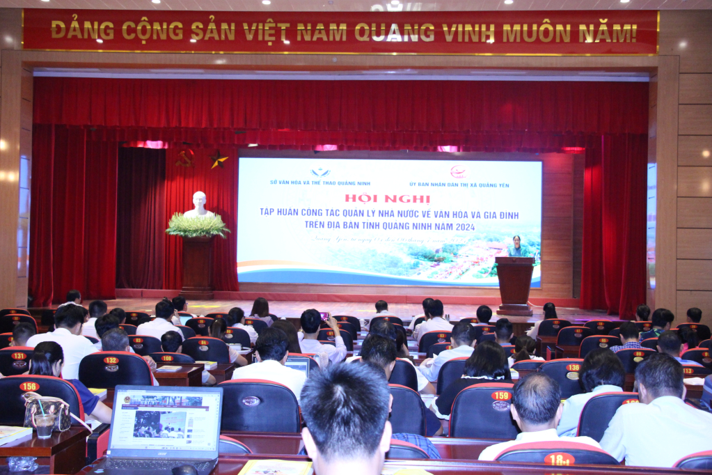 Quang cảnh hội nghị tập huấn quản lý nhà nước về công tác gia đình và phòng, chống bạo lực gia đình năm 2024 trên địa bàn tỉnh Quảng Ninh.