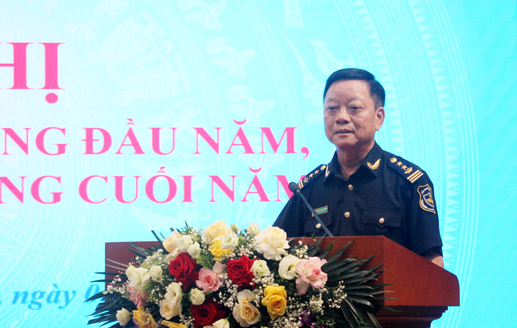Đồng chí Nguyễn Văn Nghiên, Bí thư Đảng ủy, Cục trưởng Cục Hải quan tỉnh, phát biểu tại hội nghị.