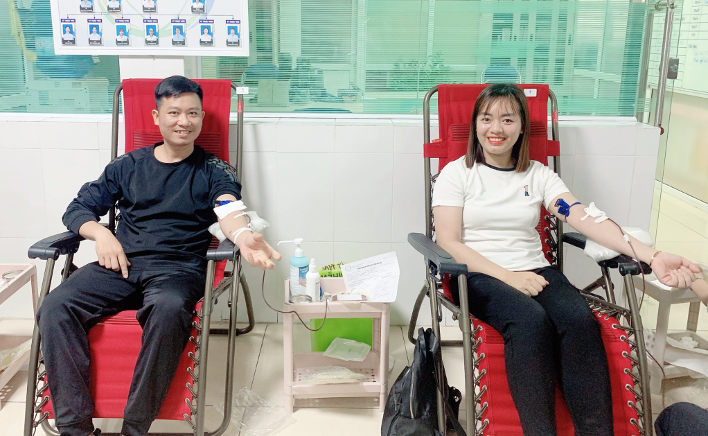 Nguyễn Thị Lan Chi và chồng thường xuyên tham gia hoạt động hiến máu tình nguyện.