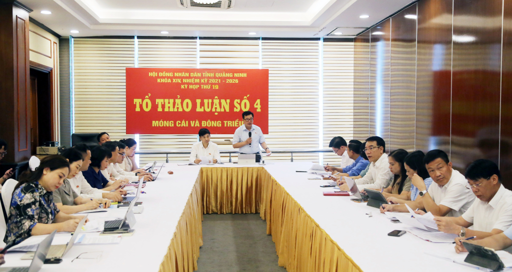 Tổ số 4 thảo luận.