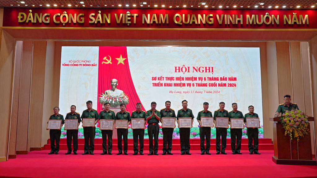 Các tập thể được Tổng Công ty Đông Bắc khen thưởng 